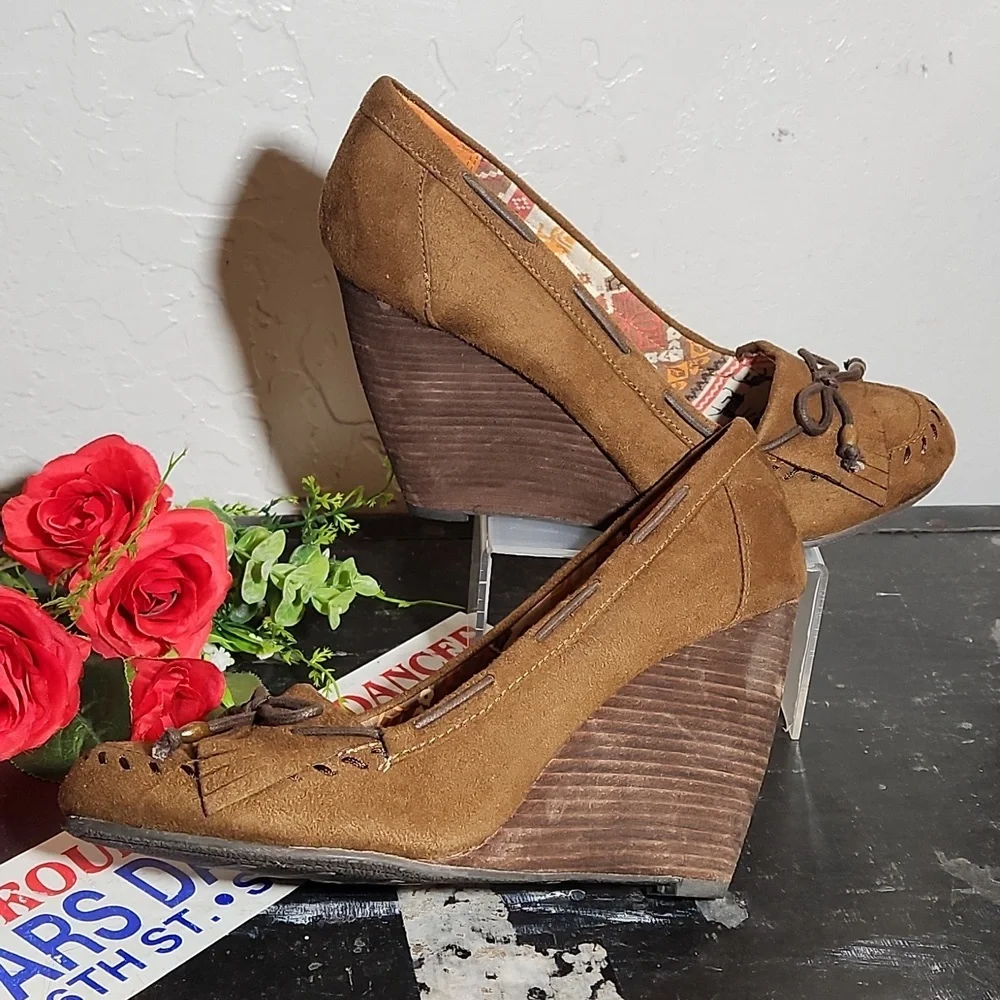 BAKERS Moccasin Wedge Heel Faux Suede Brown 9B